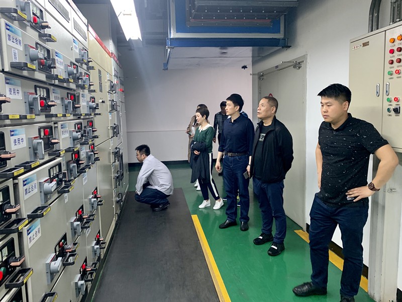黄国全一行在连云港国家经济开发区地热能能源站考察调研。。_副本.jpg