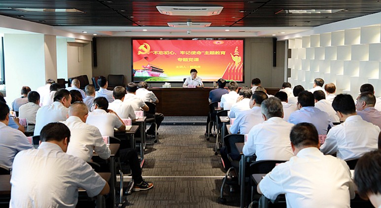 熊良虎在讲主题教育党课时指出：不忘初心铸党魂、切记使命勇继续，，，，永做新时代高质量生长的斗争者