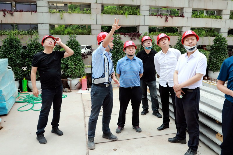 熊良虎在重庆市中科大业集团考察时强调：坚持生态优先战略，，，，念好生态经、走好扶贫路