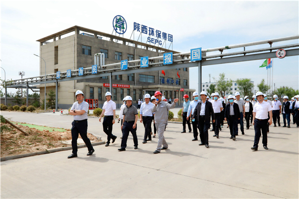 欧博官方网站集团复工复产促增添项目观摩聚会与会职员走进大秦国源三秦环保秦邦园区在榆项目