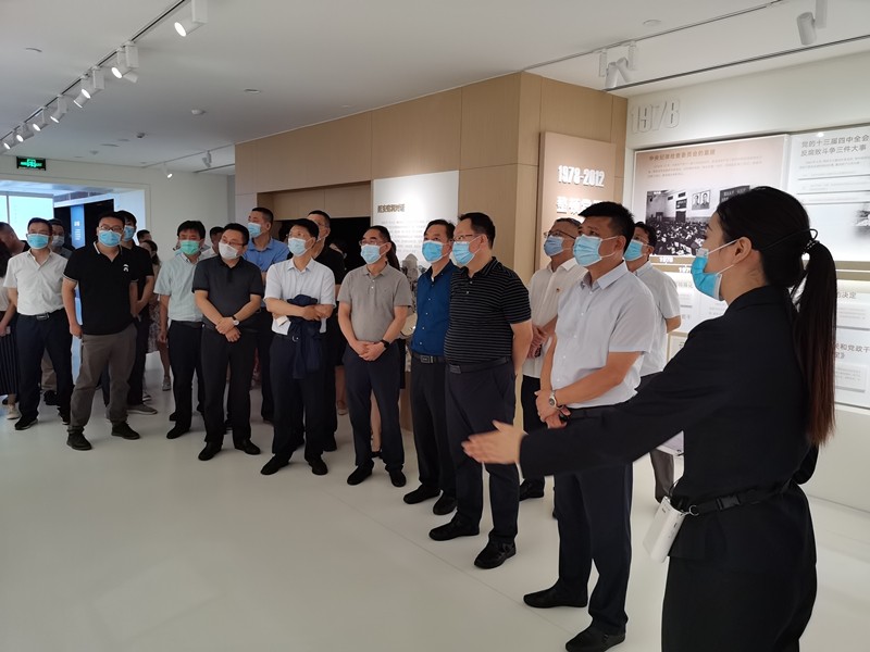  欧博官方网站集团开展“以案促改”专题警示教育运动