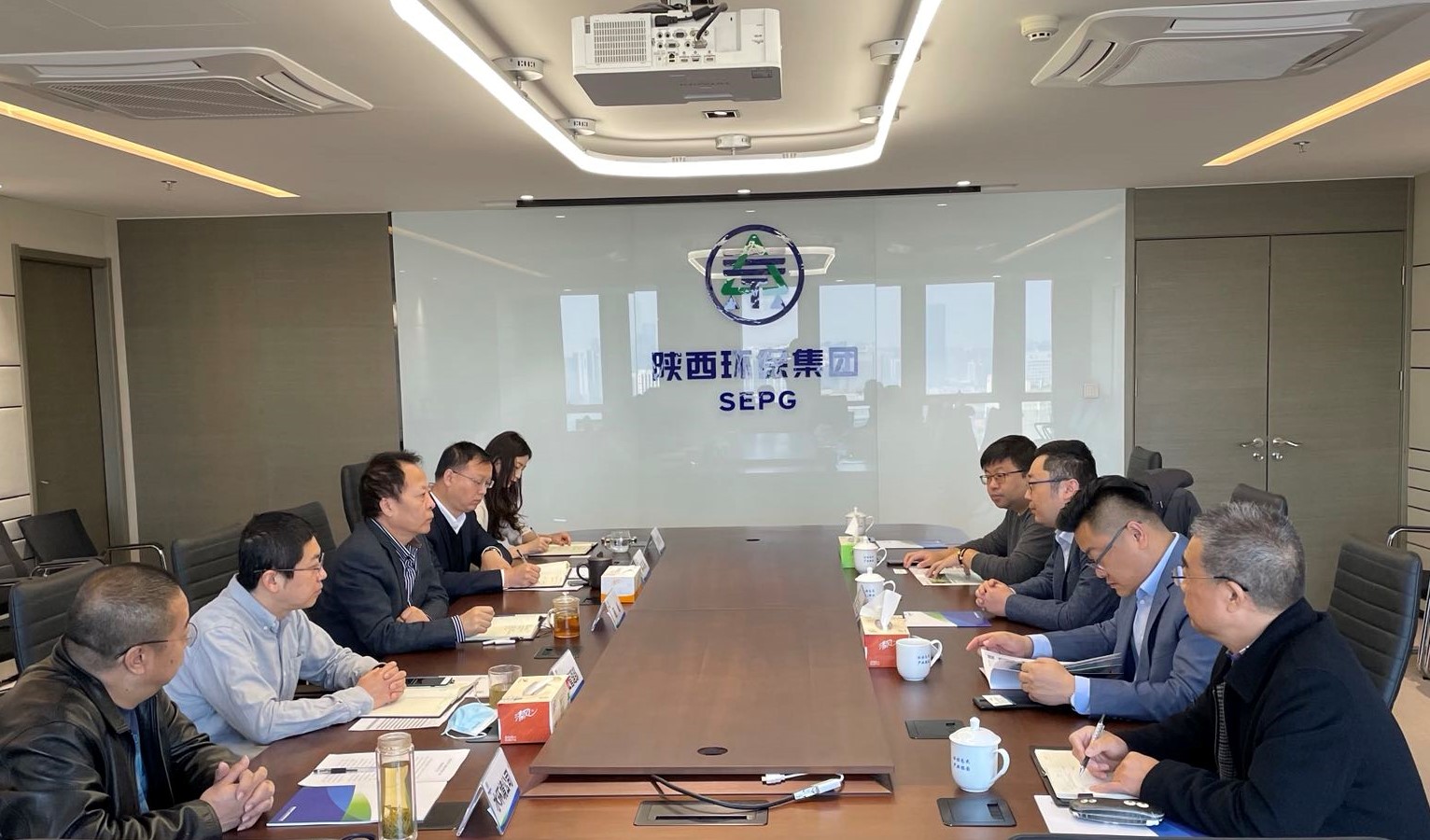 欧博官方网站集团与南方创业科技公司交流座谈照片.jpg