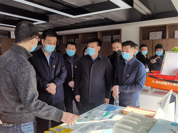 省国资委党委委员、驻委纪检监察组组长贺向东到秦创原欧博官方网站集团立异中心调研